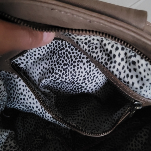 Sasha + Sofi Crossbody Handbag Satchel Adjustable Purse Brass Tan Shoulder Strap - Picture 6 of 14